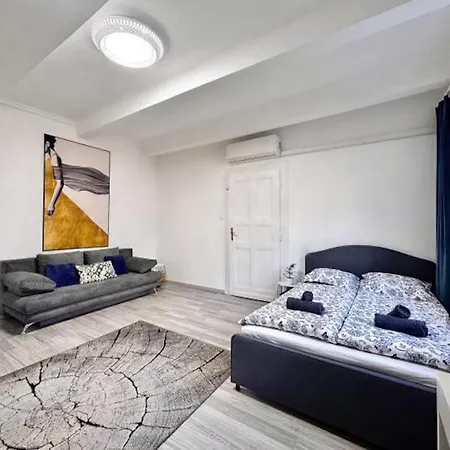 Synagogue 8ppl 2br 2bth شقة بودابست