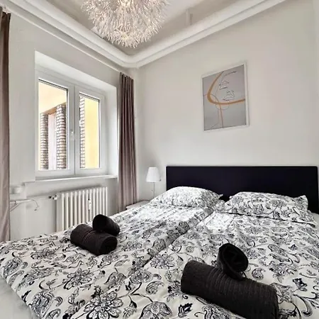 Synagogue 8ppl 2br 2bth *