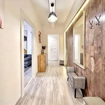 Synagogue 8ppl 2br 2bth *