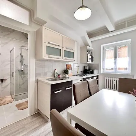 Synagogue 8ppl 2br 2bth Boedapest