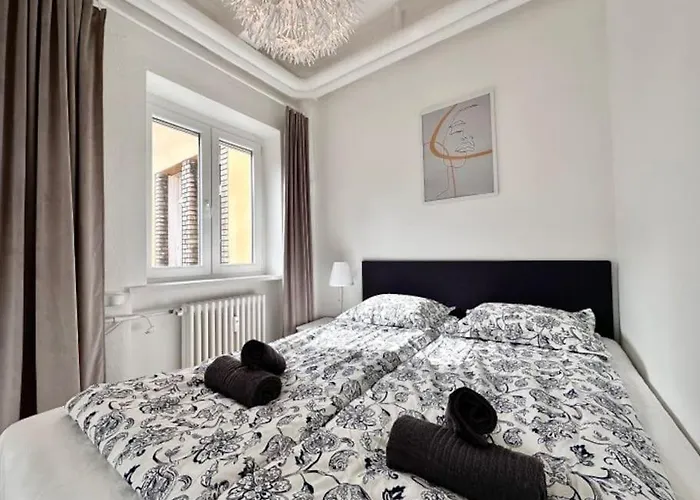 Synagogue 8ppl 2br 2bth *
