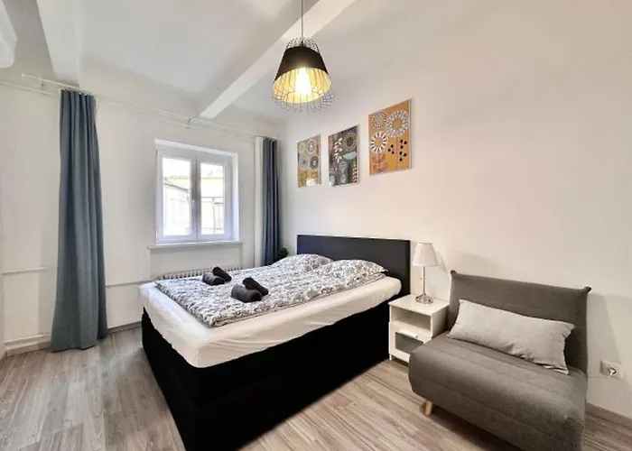 Synagogue 8ppl 2br 2bth *