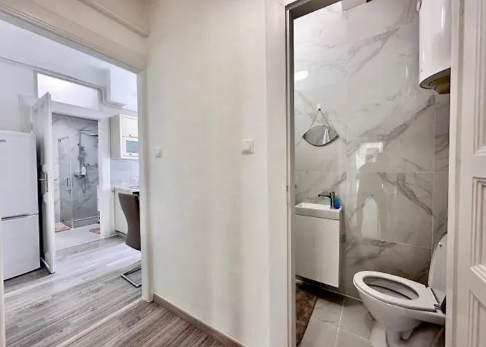 Synagogue 8ppl 2br 2bth Budapest