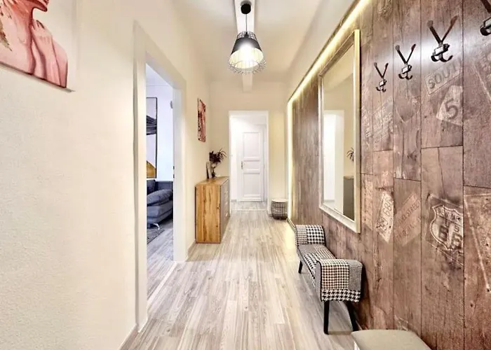 Synagogue 8ppl 2br 2bth *
