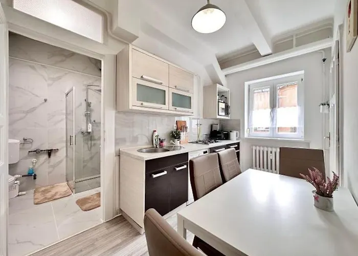 Synagogue 8ppl 2br 2bth Budapest