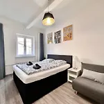Synagogue 8ppl 2br 2bth *
