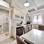 Synagogue 8ppl 2br 2bth Budapest
